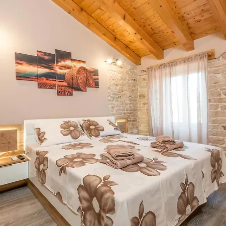 Gorgeous In With Outdoor Swimming Pool Holiday home Pula