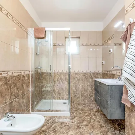 Gorgeous In With Outdoor Swimming Pool Holiday home *
