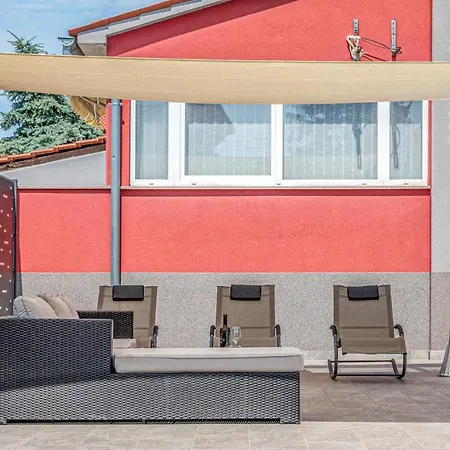 Holiday home Gorgeous In With Outdoor Swimming Pool