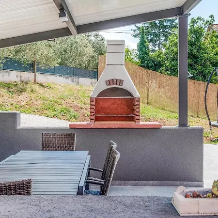 Gorgeous In With Outdoor Swimming Pool * Pula